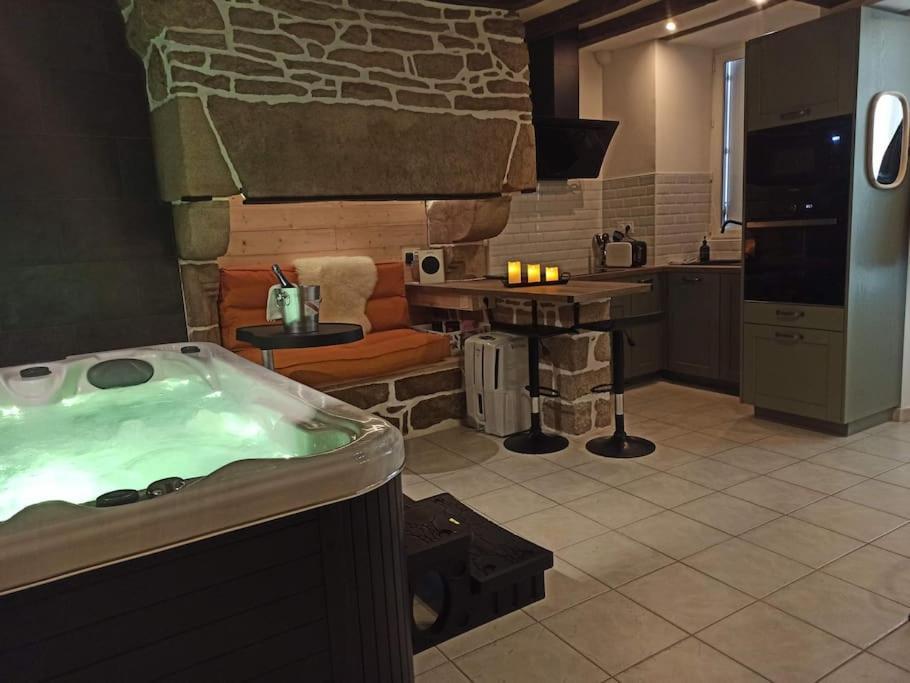 L'Etreinte, Gite De Charme Avec Jacuzzi Interieur Et Sauna Guéméné-sur-Scorff Exterior foto